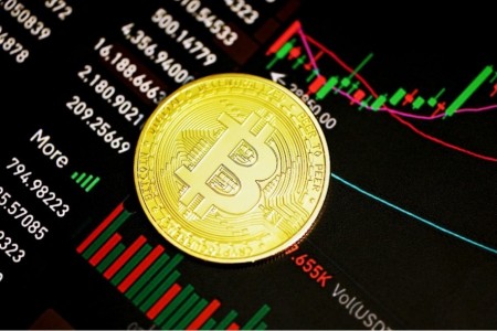 Bitcoin Slips While Market Weighs Bulls Before Jackson Hole