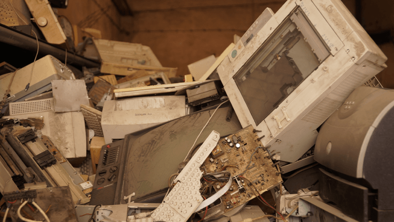 A Big Tech Company Buried 2,700 Early GUI PCs in 1989 and Shaped Today’s Desktop