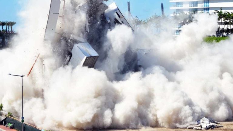 Billionaire Barry Sternlicht Warns of Hard Landing — Says ‘Economy Is Going to Implode’
