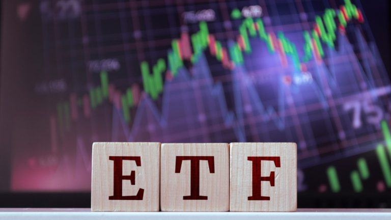 Bitcoin, Ether ETFs Pull In .6B in Strongest Week Since October
