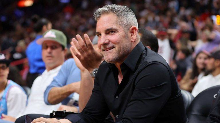 Grant Cardone Buys the Dip: Cardone Capital Tops 2,700 BTC With Bitcoin Near K