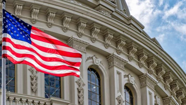 Coinbase Exec ‘Relentlessly Optimistic’ on CLARITY Act Odds