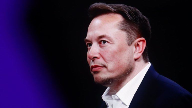 Musk’s SpaceX Raises  Billion in Debut Bond Sale as Orders Near  Billion