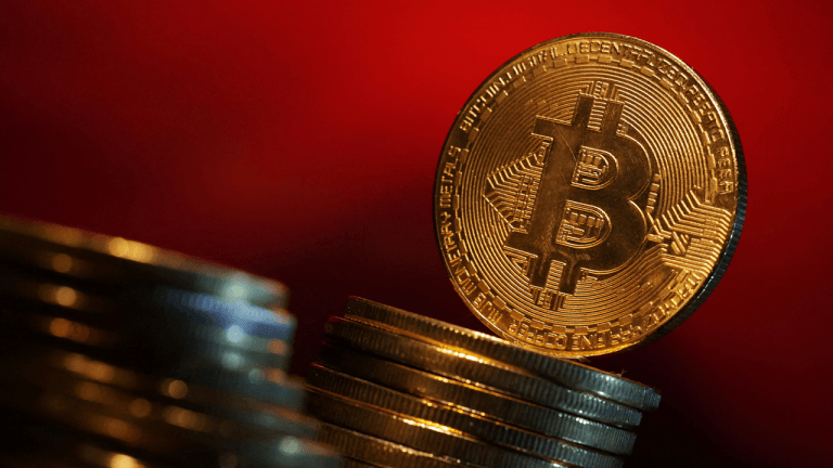 Bitcoin Nosedives Below 3K: ETFs Bleed, Powell’s Jackson Hole Speech on Deck