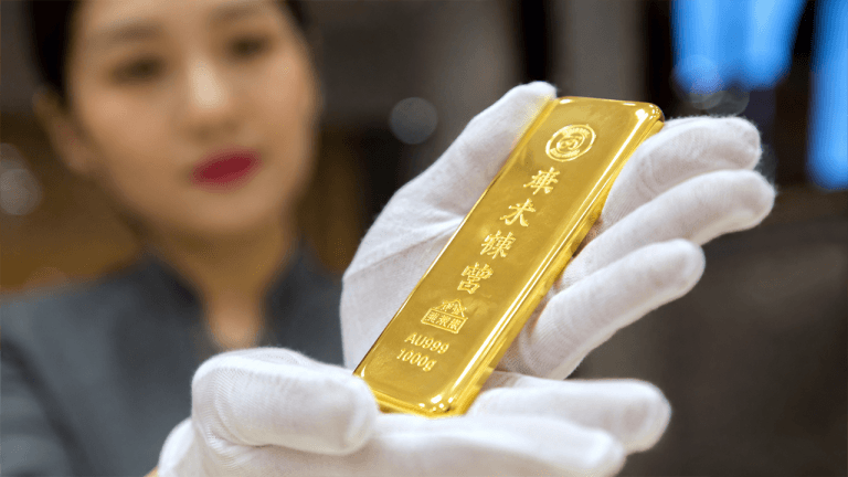 Gold Hits 2-Month High Above ,400 as China Keeps Hoarding