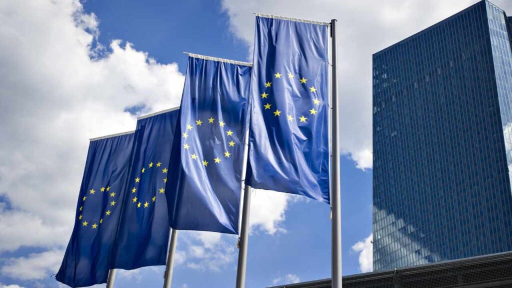 Grayscale Launches European ETF While Urging SEC to Approve GBTC Conversion Into Spot Bitcoin ETF