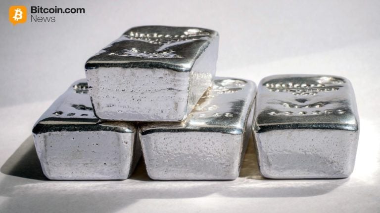 Robert Kiyosaki Warns  Silver Signals Hyperinflation, Predicts 0 Price by 2026