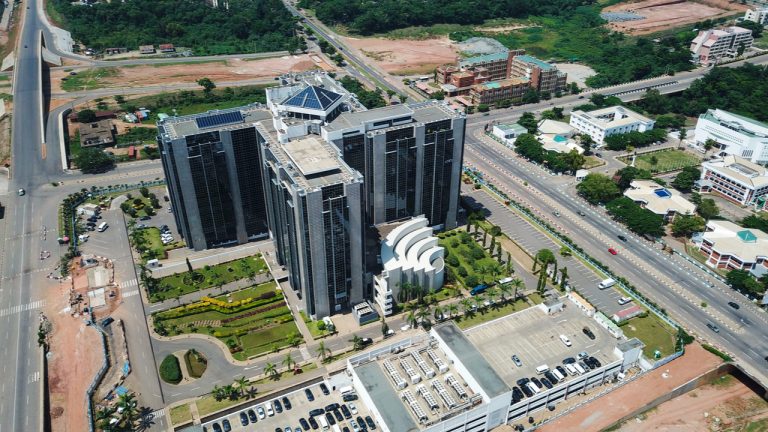 Nigeria Devalues Currency as Central Bank Moves to Unify Exchange Rates