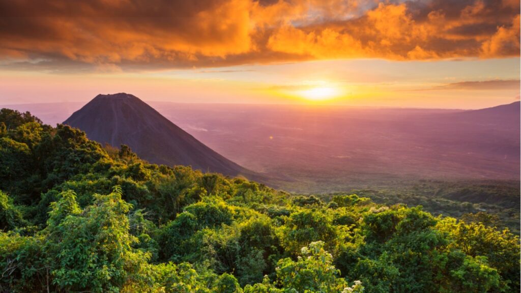 El Salvador Treasury Minister States Ukraine-Russia Conflict Disrupted Bitcoin Prices, Volcano Bonds Still on Hold