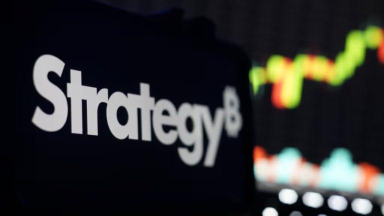 ‘A Good Time to Add More Dots’: Saylor Sparks Bitcoin Buy Buzz After Strategy’s Rare BTC Sale