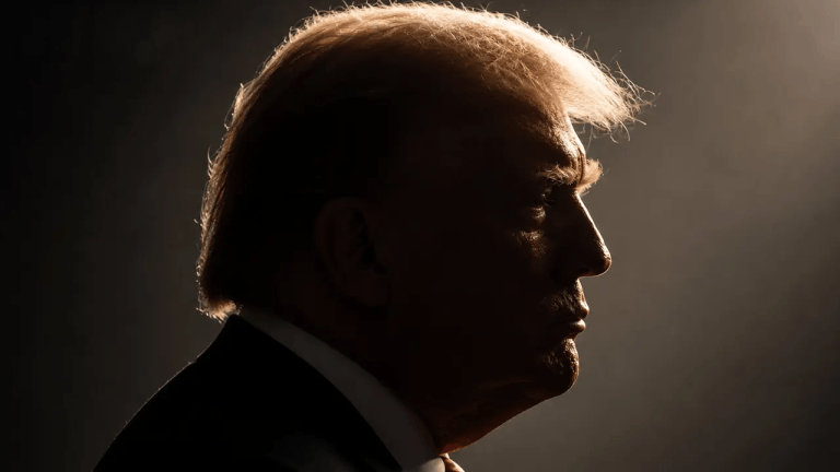 Bitcoin at ,400 as Iran Says Strait of Hormuz Remains Closed Despite Trump’s ‘Great Deal’ Claim