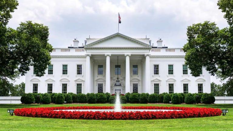 Trump Hosts Top Crypto CEOs at White House as US Weighs Bitcoin Buy